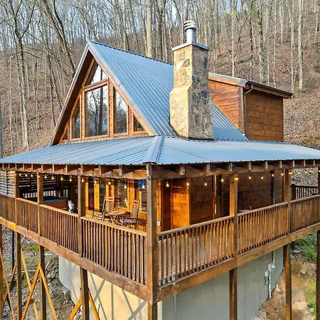Villa Private! Hot Tub, Views, & Games